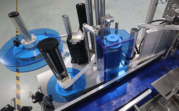 濾芯器貼標機,貼標機,圓瓶貼標機