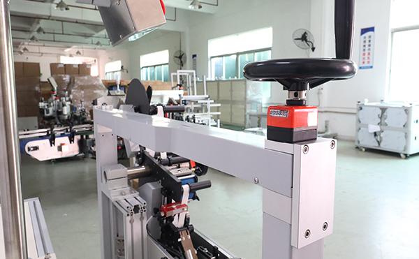 電線對折貼標機,對折貼標機,貼標機廠家,佼佼者